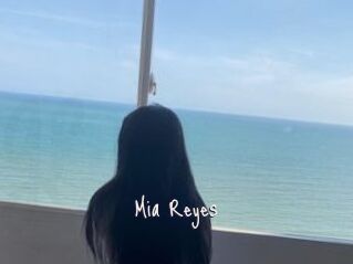 Mia_Reyes